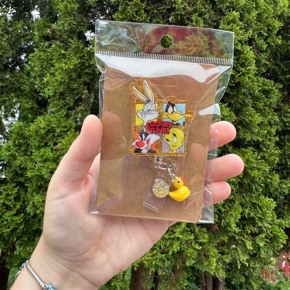 Looney-tunes Badge Reel